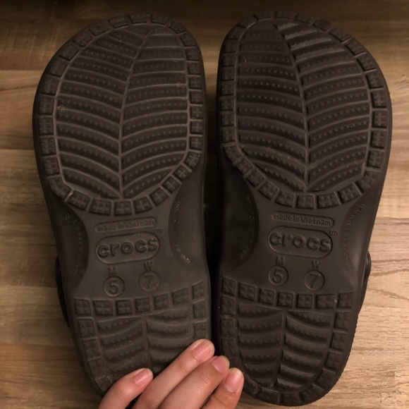 CROCS Unisex Fuzzy Clogs - Picture 6 of 6